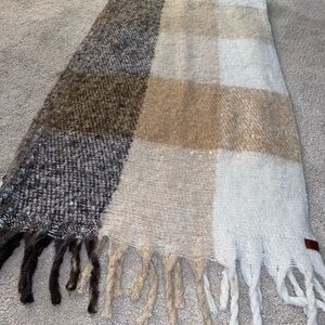 Lucky Brand Scarf Shawl Wrap multi color Plaid with Fringe Soft‎ cozy